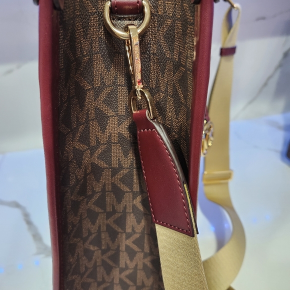 Michael Kors Maple Large NS Signature Tote. NWT - Picture 3 of 12